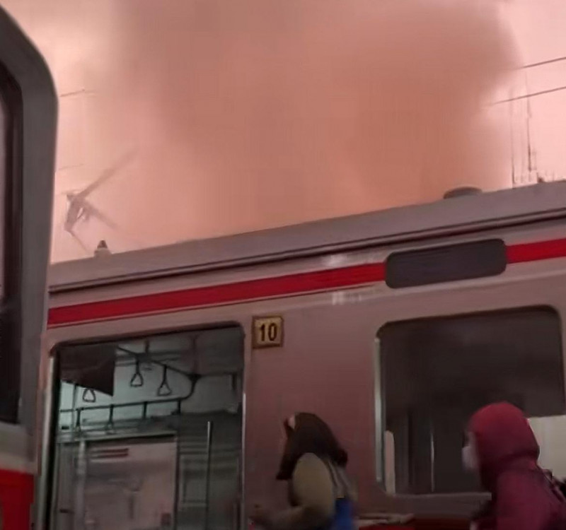 KRL Meledak di Stasiun Jakarta Kota, Penumpang Panik Berhamburan