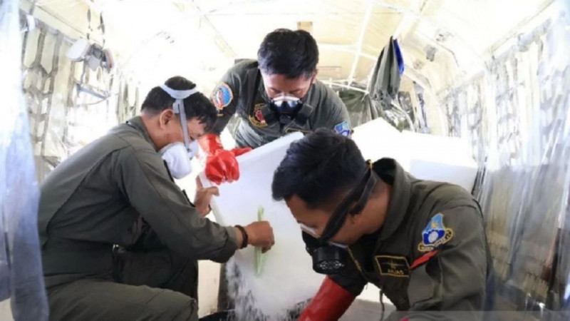 Urai Kabut Asap Karhutla, BMKG Sukses Pancing Hujan di Sumatra-Kalimantan Lewat OMC Gabungan