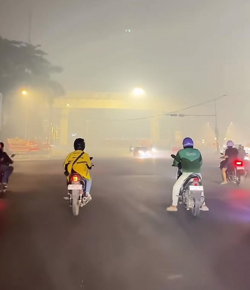 PALEMBANG DISELIMUTI KABUT ASAP PEKAT, KUALITAS UDARA MASUK LEVEL BAHAYA
