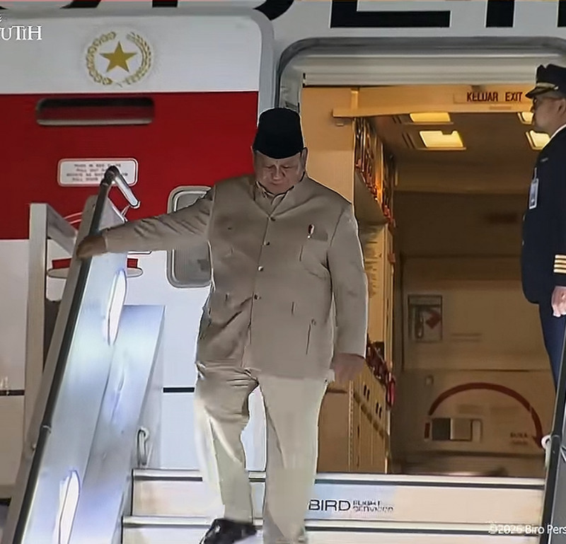 Presiden Prabowo Subianto Disambut Meriah Warga India di Pangkalan Udara