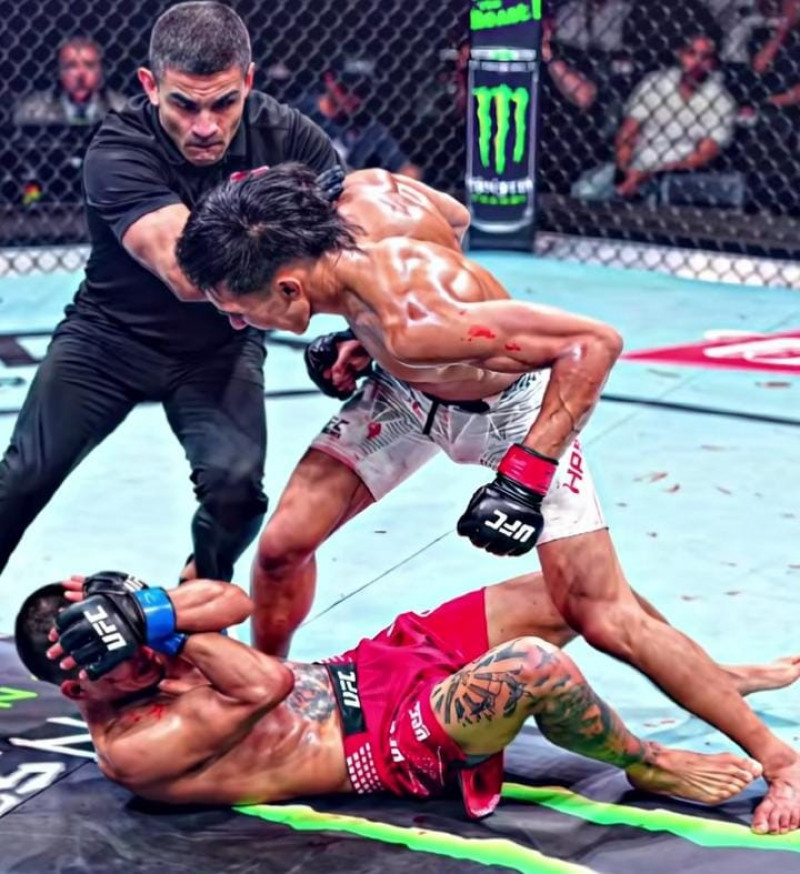 Nama Indonesia Bergema! Bilal Hasan Menang KO di Panggung UFC