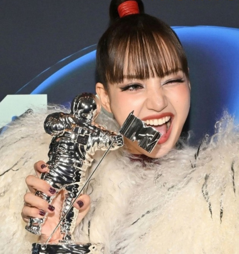 Lisa Blackpink Kembali Ukir Prestasi Di Panggung Internasional