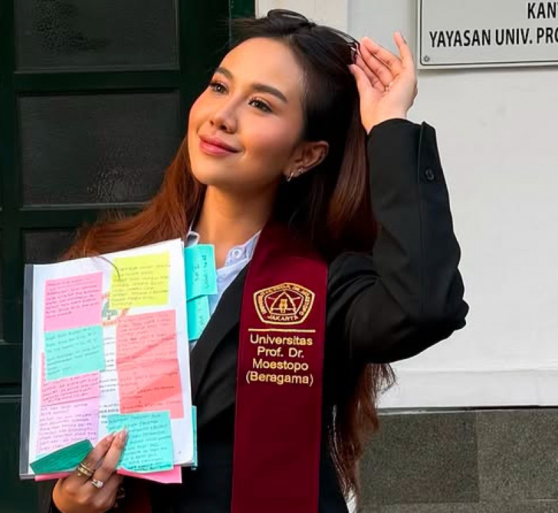 Mayang Lucyana Fitri Lanjut Kuliah S2 Di Kampus Bergengsi LSPR