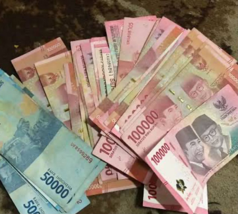 Rupiah Terpuruk Ke Rp 18.027 Per Dolar AS Di Penutupan Pekan,Jadi Yang Terlemah Di Asia