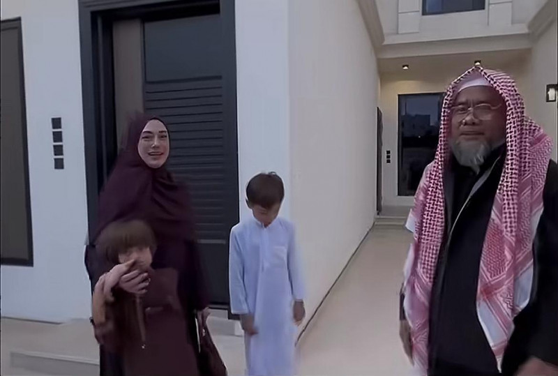 CELINE EVANGELISTA BELI RUMAH DI ARAB, VILA Rp7,5 MILIAR 10 MENIT DARI MASJID NABAWI