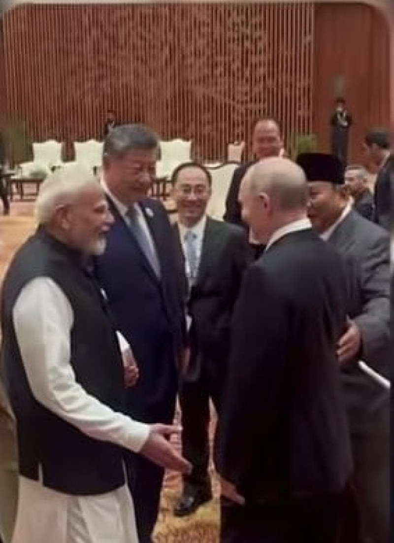 MOMEN AKRAB PRABOWO NGOBROL EMPAT MATA DENGAN MODI, PUTIN, DAN XI JINPING DI KTT BRICS