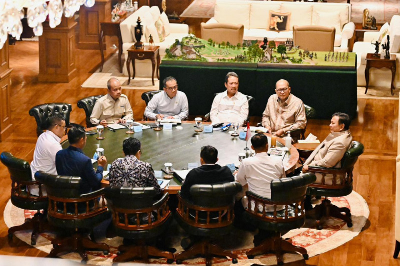 Prabowo Terima Laporan Program 100 Kampung Nelayan dan Bantuan Kapal untuk Nelayan