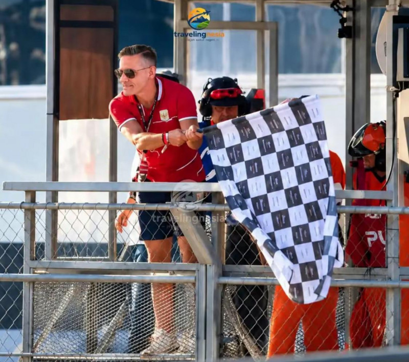 John Herdman Kibarkan Bendera Finish di Mandalika