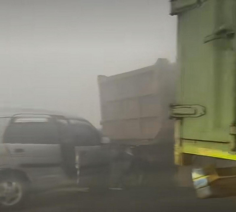 Kecelakaan Beruntun Akibat Asap Karhutla - 2 Tewas, 5 Luka