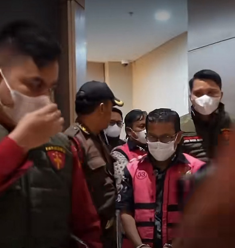 2 PEGAWAI PAJAK JADI TERSANGKA, AKAL-AKALAN UNDER INVOICING RUGIKAN NEGARA Rp 2 TRILIUN