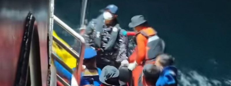 TNI AL Berhasil Evakuasi 3 Jenazah Korban KM Virgo Transport 8 yang Terjebak di Dalam Kapal