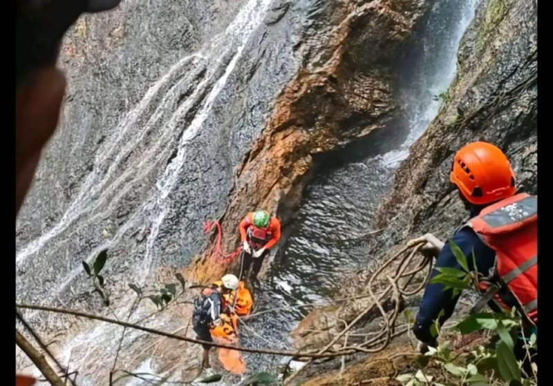 Wanita Terjatuh dari Puncak Air Terjun Robo Harau, Ditemukan Meninggal