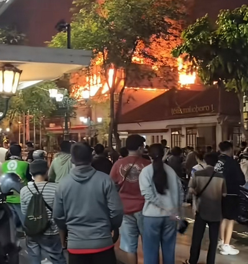 Toko Legendaris Hamzah Batik Malioboro Terbakar Dini Hari, 14 Damkar Dikerahkan