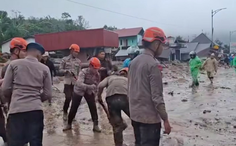 Banjir Bandang / Galodo Terjang Kabupaten Solok, Sumbar Satu Tewas Dua Hilang dan 11 Kantor Rusak
