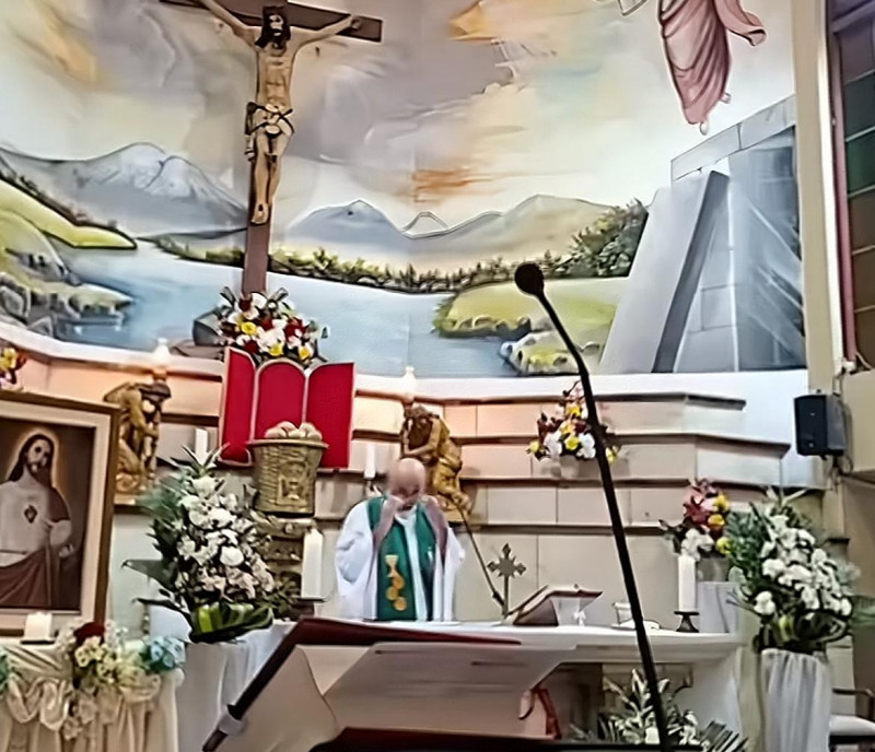 Pastor Tewas Tertimpa Salib Raksasa Saat Pimpin Misa Live di Ekuador