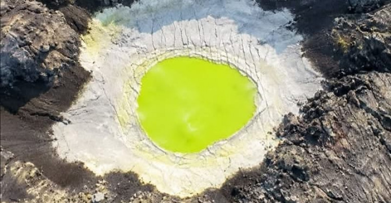Setelah Erupsi 25 Jam, Muncul Fenomena Langka "Telur Ceplok" di Dalam Kawah Anak Krakatau
