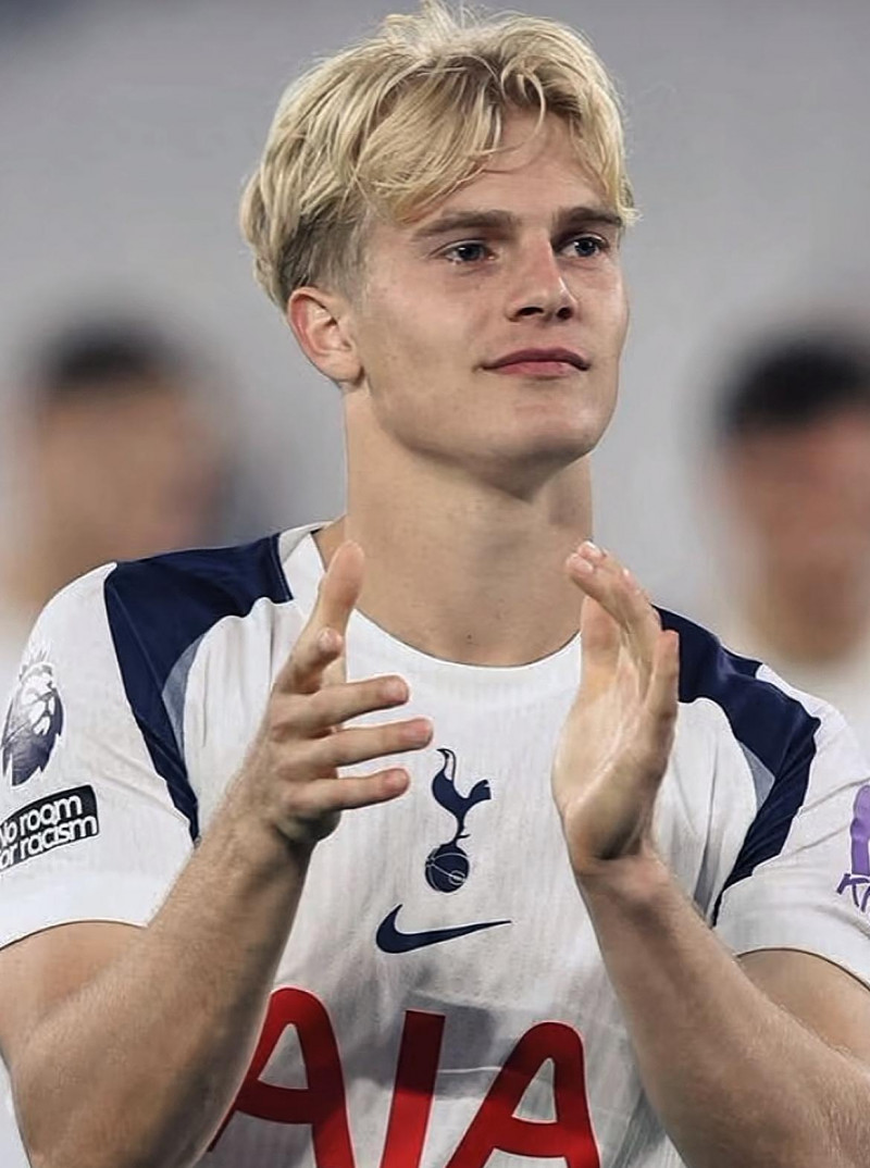 EKS PEMAIN TOTTENHAM HOTSPUR NIAT CALONKAN DIRI JADI PRESIDEN FIFA TANTANG GIANNI INFANTINO