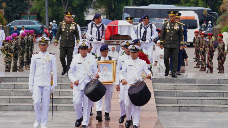 Upacara Militer Iringi Pemakaman Mantan Panglima TNI Widodo AS di TMP Kalibata