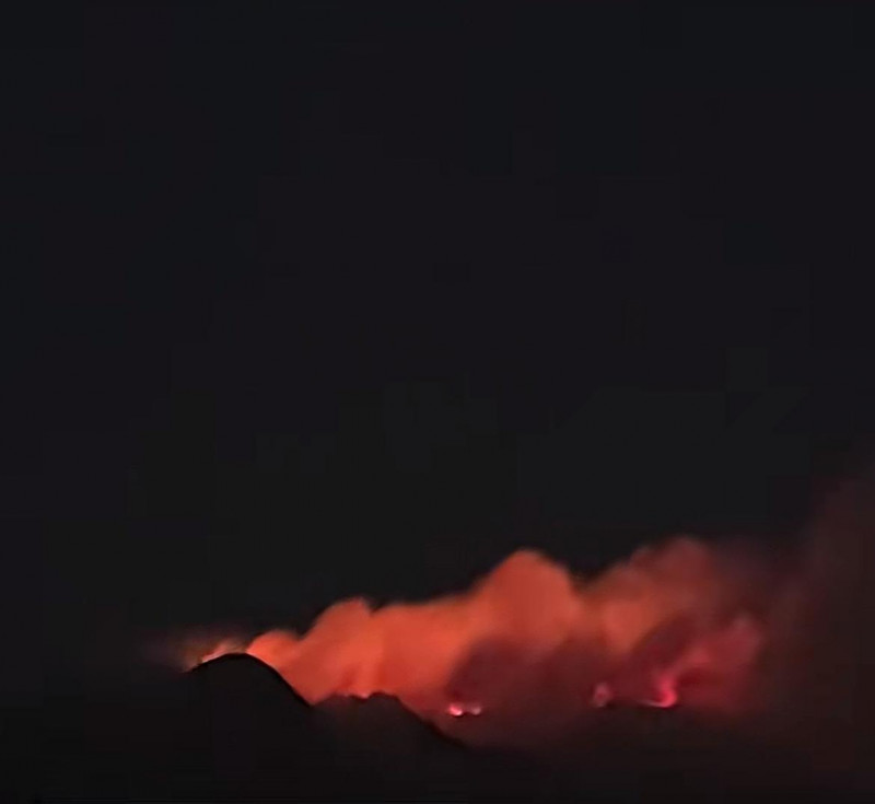 Gunung Lawu Belum Padam, 304 Personel Gabungan Berjibaku Buat Sekat Api di Tengah Angin Kencang