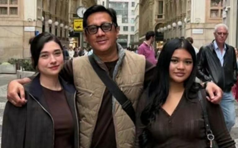 Momen Hangat Andre Taulany Liburan Ke Italia Bersama Amanda Rigby Dan Putrinya Arlova