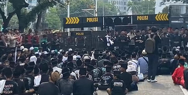 Ribuan Mahasiswa & Buruh Demo Hari Ini di Monas, Bundaran HI hingga Gedung DPR - Polisi Siapkan Rekayasa Lalin