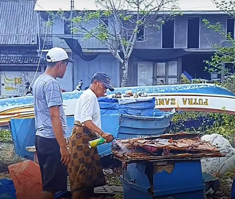 Demi Usir Lalat, Oknum Pedagang Semprot Ikan Asin Pakai Racun Serangga