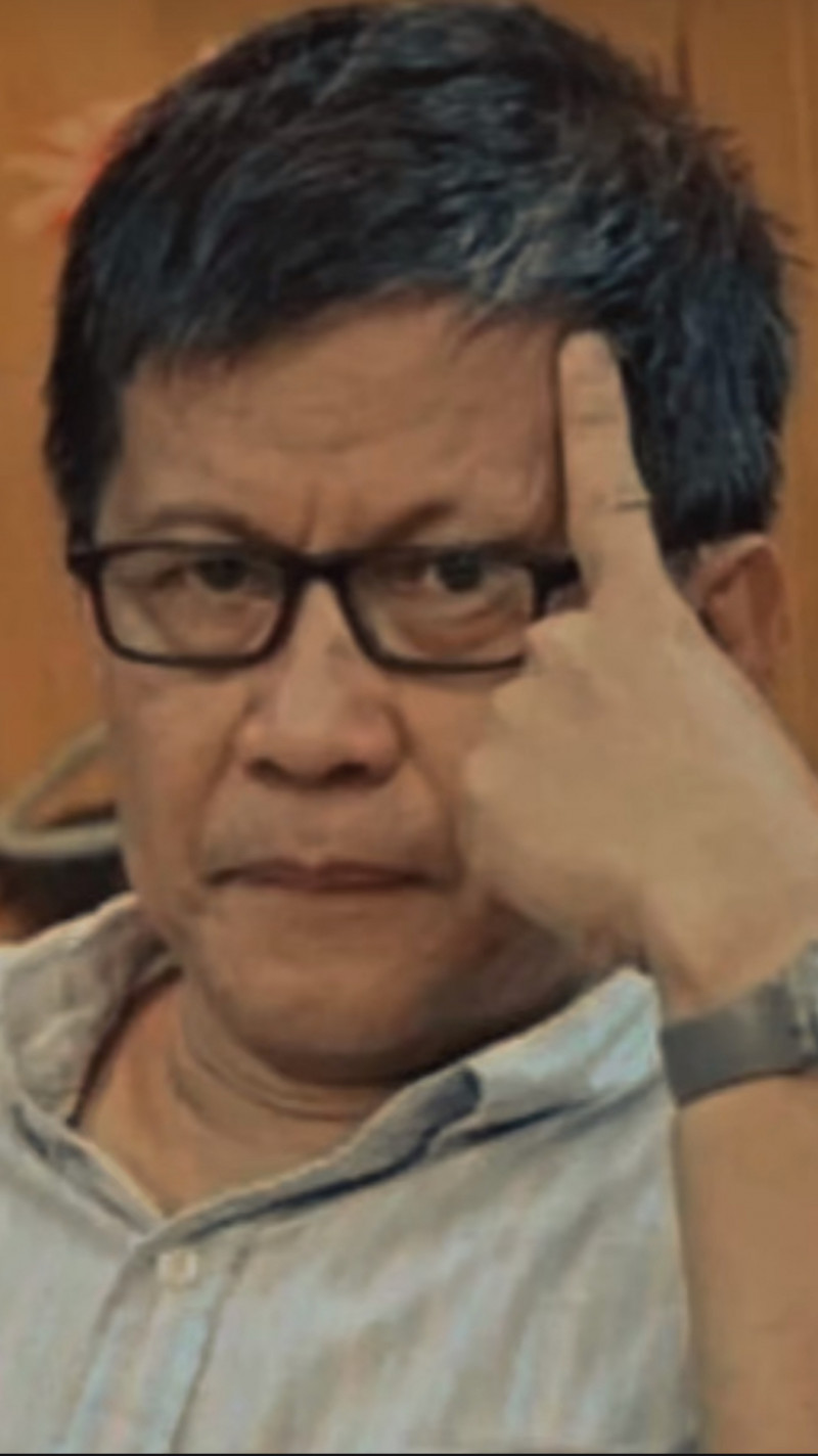 Rocky Gerung : "Nggak Usah Bubarin DPR, Ngapain Capek-Capek Suruh Bubarin Mereka Turunkan Saja Gaji Mereka jadi UMR!!