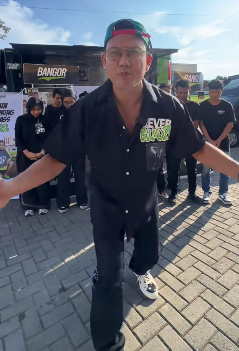 DENNY SUMARGO BUKTIKAN BURGER BANGOR RAJA BURGER LOKAL