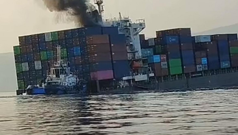 Kapal Kontainer Singapura GFS Pride Terbakar dan Tenggelam di Selat Hormuz Usai Hantam Ranjau - 2.500 Kontainer Hanyut