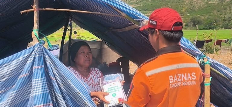 BAZNAS Salurkan 550 Paket Selimut Dan Alas Tidur Untuk Penyintas di NTT