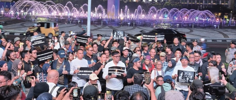 Ratusan Jurnalis Gelar Doa Bersama di Bundaran HI, Tunggu Kabar 8 Rekan yang Hilang Di Selat Sunda